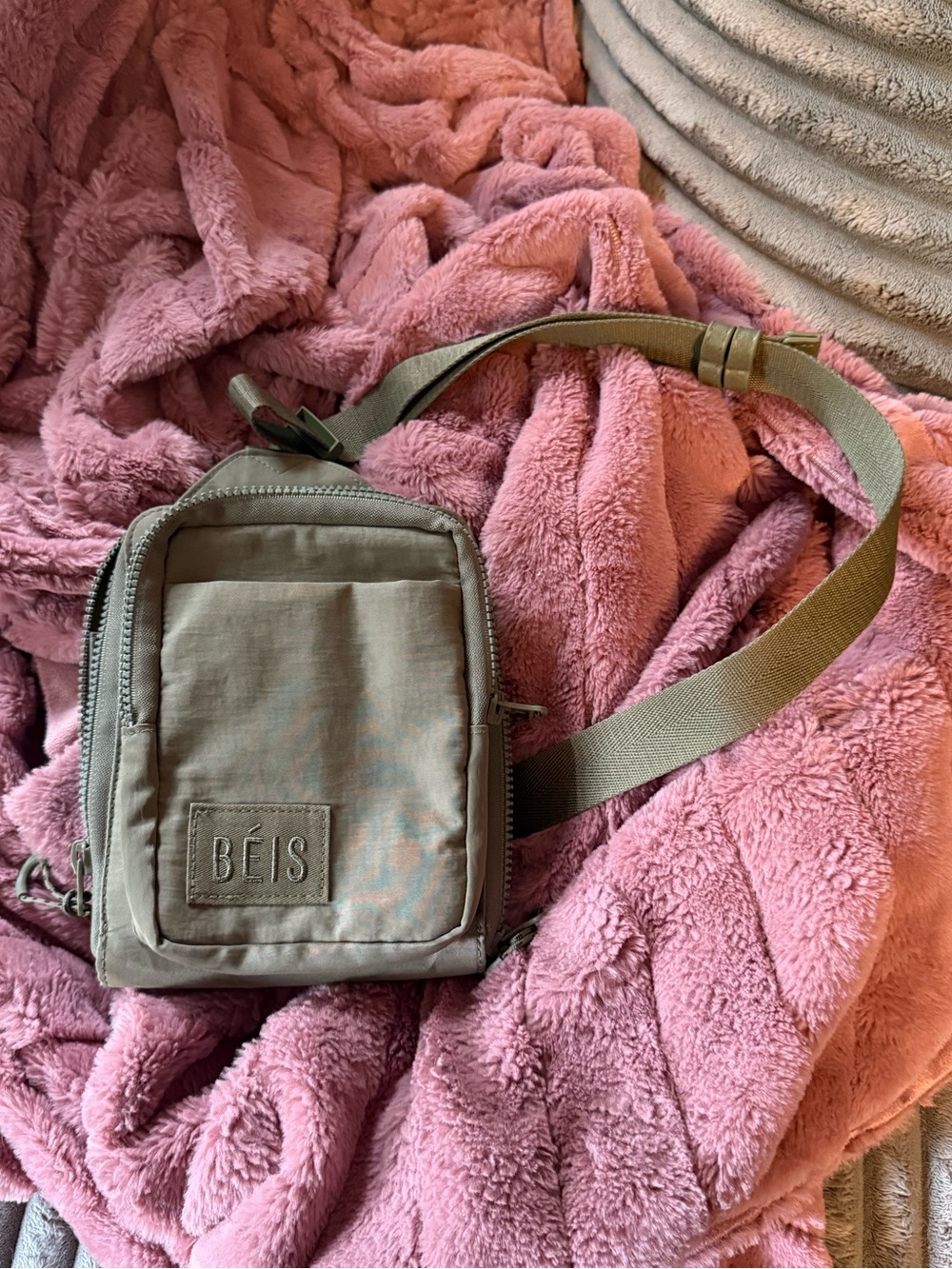 BEIS THE SPORT SLING IN OLIVE - Picture 2 of 14